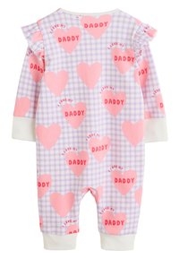 Body in motivo vichy viola con stampe di cuori rosa. Il testo recita "I LOVE MY DADDY." Presenta maniche con volant e polsini bianchi alle caviglie.