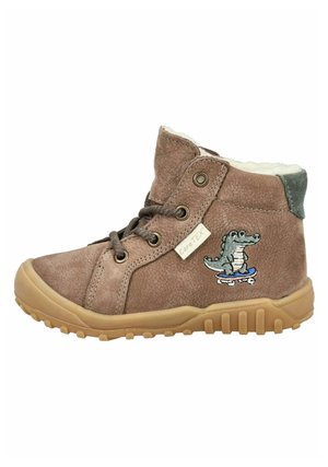 Botas de cuero marrón de caña alta con un forro suave y peludo, que presentan un cocodrilo de dibujos animados en un monopatín y una suela de goma para aportar tracción.