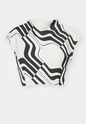 Crop top à manches courtes en tissu léger présentant une base blanche avec des lignes ondulées noires audacieuses et des formes géométriques. Texture lisse et design moderne.