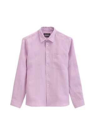 Lila hosszú ujjú ing, gombos elülső résszel, hegyes gallérral és egyetlen mellzsebbel, fehér háttéren bemutatva.