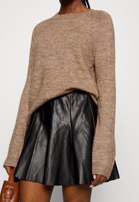 ONLY Petite A-linjekjol - black