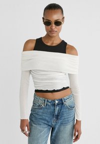 Stradivarius WITH TEMPLES - Aurinkolasit - black