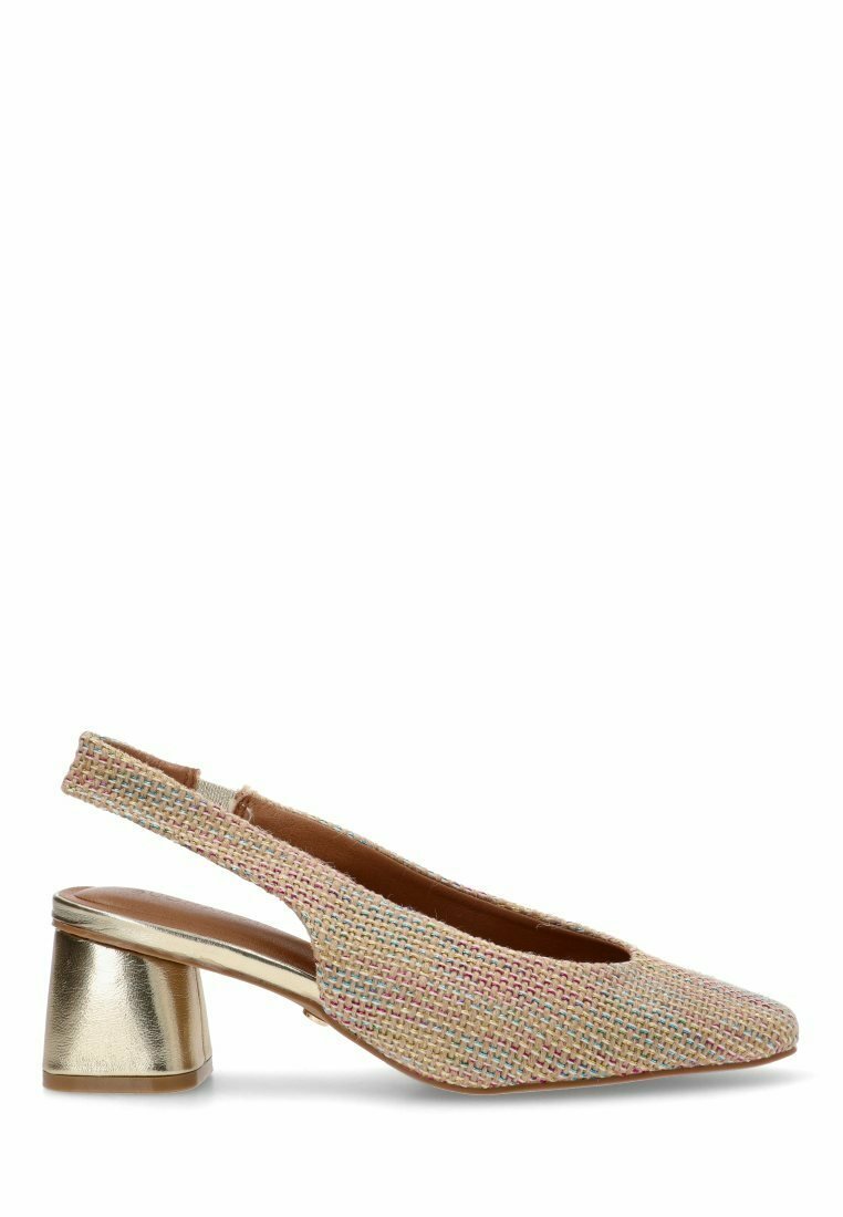 Zapato de tacón tipo slingback con punta cuadrada, tejido multicolor trenzado y tacón cuadrado dorado metálico. Presenta una parte superior texturizada y un talón abierto.