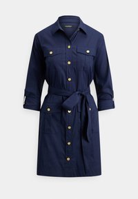 Mornarsko modra srajčna obleka z zlatimi gumbi, pasom za vezanje okoli pasu, dolgimi rokavi z zaponkami in štirimi žepki s poklopcem.