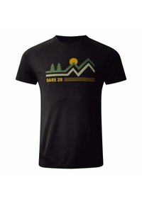 Schwarzes T-Shirt mit kurzen Ärmeln, das einen grafischen Druck von Bergen, Bäumen und einer Sonne in Grün und Gelb zeigt, mit dem Text "DARE 2B" darunter.