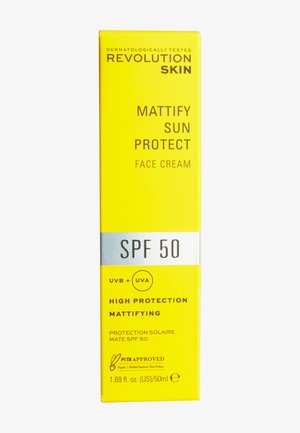 REVOLUTION SKINCARE SPF 50 MATT PROTECT SUNSCREEN - Ochrona przeciwsłoneczna - matt