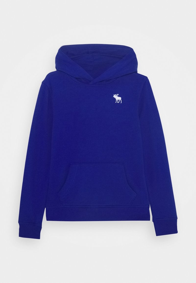 Sudadera azul con capucha y mangas largas, bolsillo frontal tipo canguro y pequeño logo blanco de un alce en el pecho izquierdo.