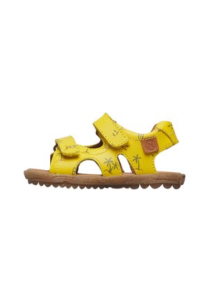 Sandalo giallo per bambini con stampa di palme, due cinturini regolabili con velcro e suola marrone texturizzata.