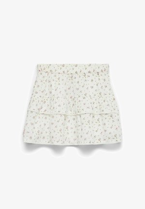 Witte gelaagde minirok met klein roze en groen bloemmotief en elastische tailleband.