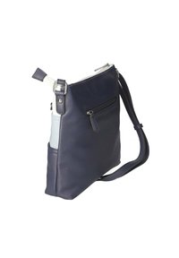 Marineblaue Lederschultertasche mit verstellbarem Gurt, ausgestattet mit einer Reißverschluss-Vordertasche und einem hellblauen Seitenpanel. Glatte Textur, minimalistisches Design.