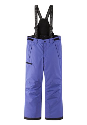 Lila Winterhosen mit verstellbaren schwarzen Trägern, seitlichen Reißverschluss-Taschen, verstärkten Säumen und einem glatten, wasserabweisenden Stoff.