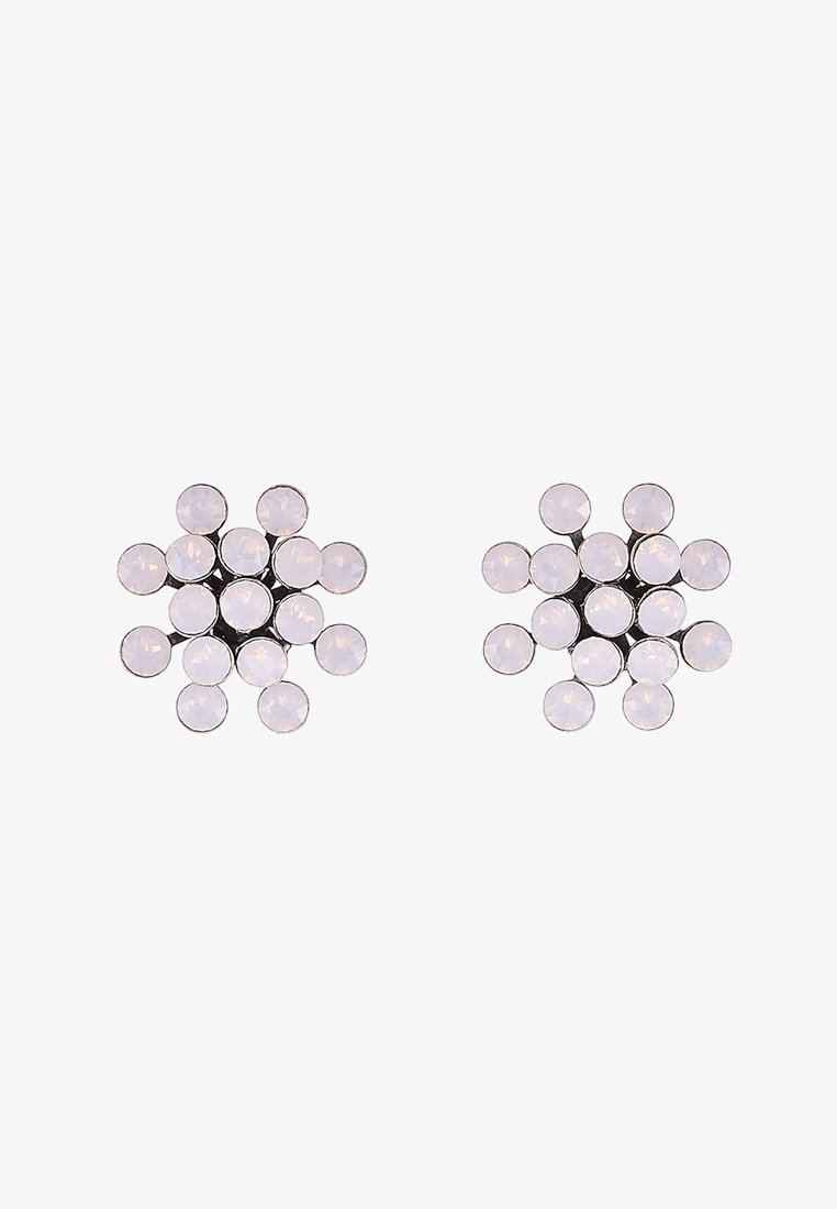 Paires de boucles d'oreilles clous en forme de fleurs avec des pierres précieuses rondes rose pâle serties dans un métal ton argent.