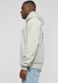 PROHIBITED GARMENT - Jersey con capucha - greymelange