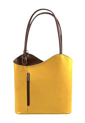 Gelbe Handtasche mit braunen Ledergriffen und Besatz, mit einer vertikalen Fronttasche mit Reißverschluss und einer geschwungenen oberen Kante.