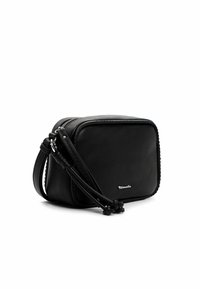 Musta nahkainen olkalaukku suorakaiteen muotoinen, vetoketjusuljenta, koristeelliset hapsut ja hopeanvärinen logo. Pintakuvioitu ja ommeltu yksityiskohta.