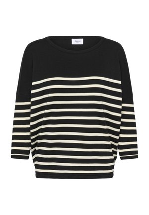 Crno-bijeli džemper s prugama, tri četvrt rukavi, okrugli izrez i mekana pletena tekstura. Ima širok uzorak horizontalnih pruga.