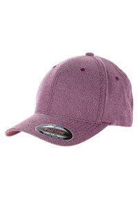 Burgunderfarget cap laget av teksturert stoff med en buet skygge, tettsittende design og et sirkulært logo-lapp foran.