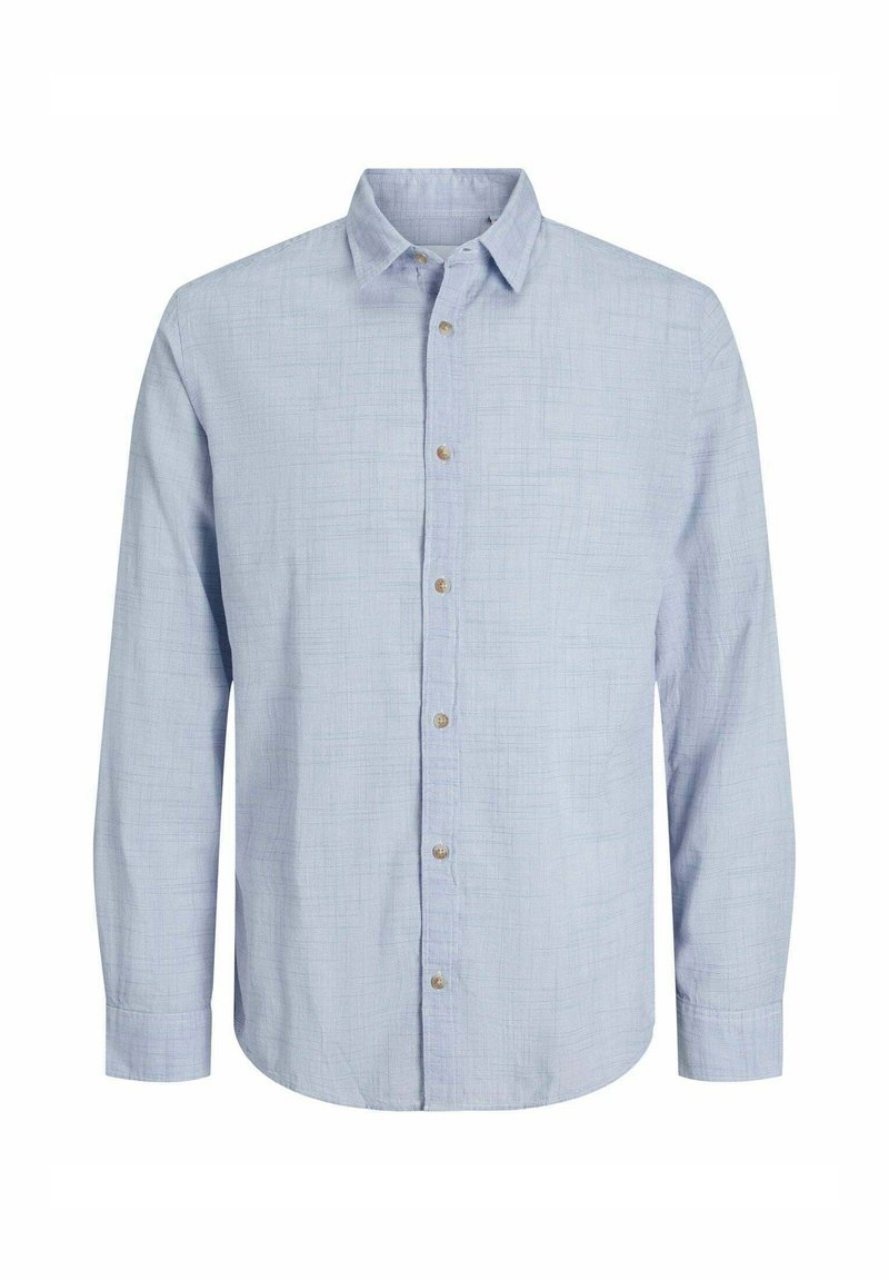 Camicia button-up azzurro chiaro con maniche lunghe, tessuto testurizzato, colletto e bottoni marroni lungo la parte anteriore. Vestibilità classica e design semplice.