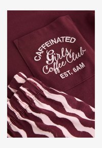 Non sélectionné, burgundy red pink wobbly stripe