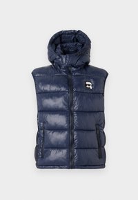 Tamno plavi prsluk od puffer materijala s kapuljačom, sjajnog materijala, zatvaranje na patentni zatvarač, dva prednja džepa i logo oznaka na lijevoj strani prsiju.