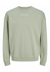 Sweat-shirt vert clair à col rond avec manches longues et texte « CORE CNCPT » imprimé en blanc sur la poitrine.