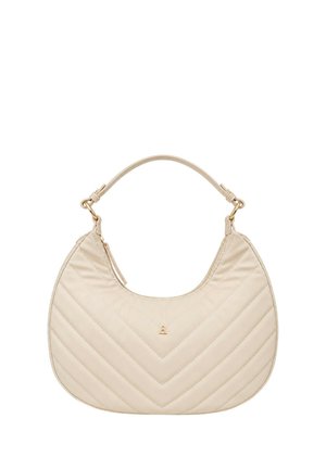 Borsa beige trapuntata a mezzaluna con cuciture a chevron, piccolo logo dorato e manico corto singolo con ferrature dorate.