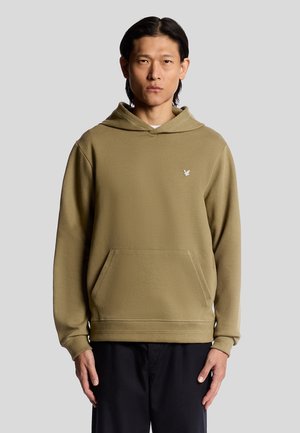 Olijfgroene hoodie met een voorzak, subtiele textuur, verstelbare trekkoordkap en klein logo op de borst.