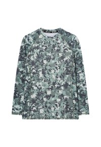 Koszula z długim rękawem w zielono-szarym wzorze moro, wykonana z gładkiego, lekkiego materiału, z rękawami raglanowymi i okrągłym dekoltem.