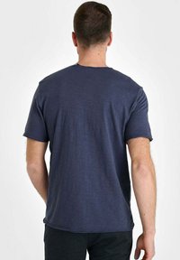 Le Temps Des Cerises NEO - Basic T-shirt - bleu