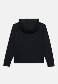 Schwarzer Hoodie mit geripptem Saum und Bündchen, ausgestattet mit einer runden, doppelten Kapuze und nahtlosem Schulterdesign. Glatte Textur, minimale Details.