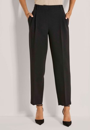 Plissiert mit Stretch-Komfort
 - Chino - black