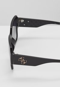 Guess Aurinkolasit - black