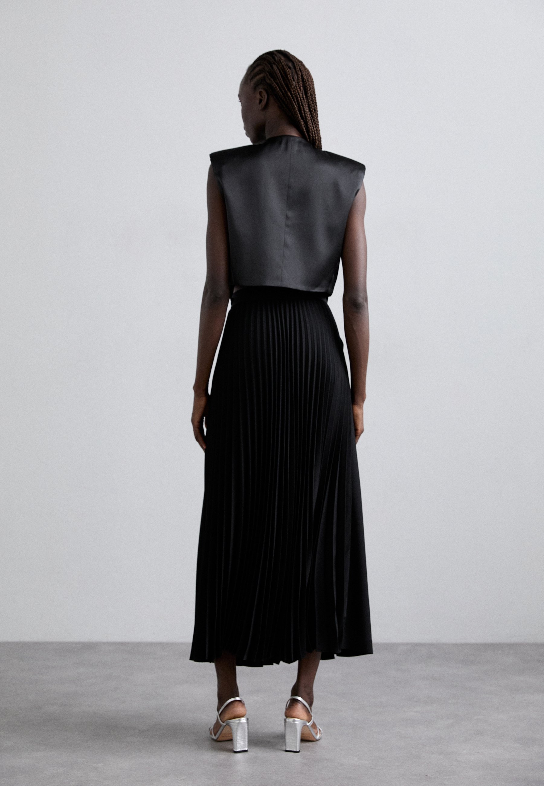 【海外限定】Sandroワンピース☆V-Neck Pleated-Skirt Woven Max 海外限定】Sandroワンピース☆V-Neck Pleated-Skirt Woven Max