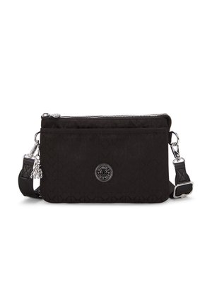 Schwarze Stoff-Crossbody-Tasche mit strukturiertem geometrischen Muster, Reißverschluss und silberner Hardware. Verfügt über einen verstellbaren Tragegurt und ein Logo-Detail.