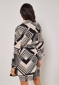 Apricot GEO SQUARES  - Blusenkleid - stone