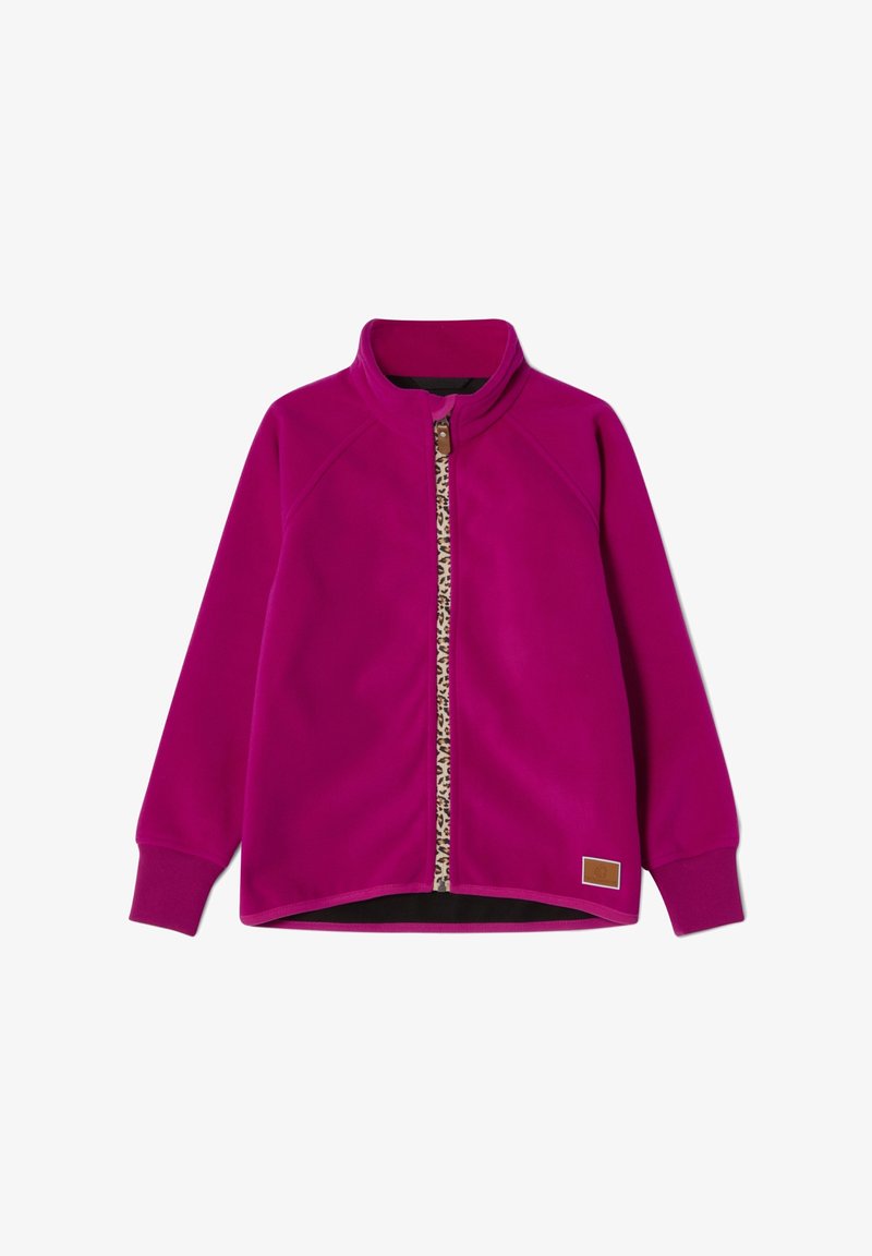 Giacca di pile fucsia con colletto alto, zip con stampa leopardata, maniche lunghe e orlo dritto. Presenta un tessuto testurizzato e una patch con logo.