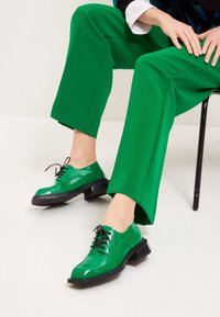 Cesare Gaspari Šněrovací boty - green