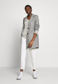 Vero Moda VMCREWLEFILE V-NECK NOOS - Pullover - light grey melange