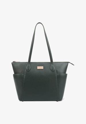 Sac fourre-tout en cuir vert foncé avec deux poignées supérieures, une fermeture éclair et des poches latérales extérieures. Doté d'une petite plaque logo métallique.
