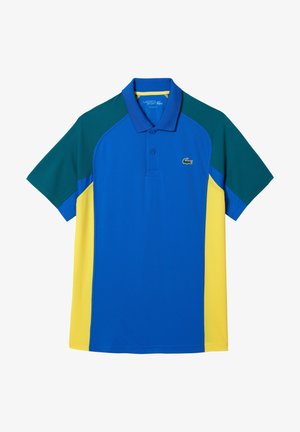 Polo bleu et vert avec des accents jaunes, un col traditionnel et un petit logo brodé sur la poitrine.