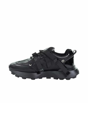 - Sneakersy niskie