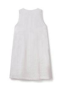 Weißes ärmelloses Kleid mit einem einfachen Shift-Design, aus leichtem Stoff mit glatter Textur und geradem Saum.