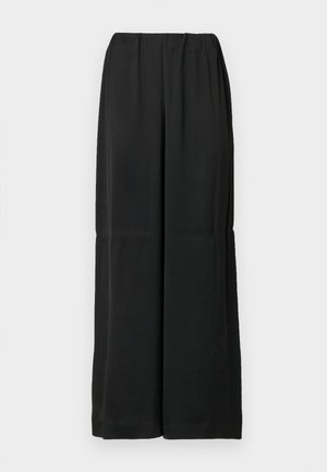 Črne široke hlače iz mehke tkanine, z elastičnim pasom in čistim, minimalističnim dizajnom. Brez žepov in okraskov.