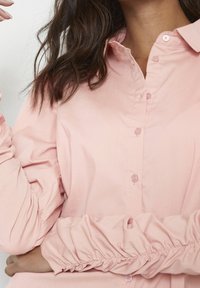 Kaffe Skjortebluser - light brown