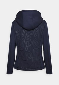 Sweatshirt azul-marinho com um padrão gráfico destacado nas costas, apresentando várias letras em textura elevada. Tecido suave e ajuste descontraído.
