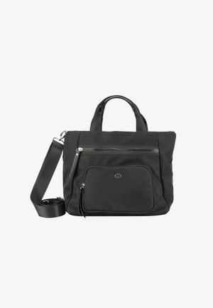 Sac cabas en nylon noir avec une bandoulière amovible, deux poignées supérieures, une poche zippée à l'avant et un détail de logo subtil. Texture lisse, forme rectangulaire.