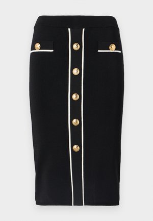 Falda lápiz negra con ribete blanco, decorada con botones dorados en la parte delantera y dos bolsillos parche en la cintura. Textura de punto.