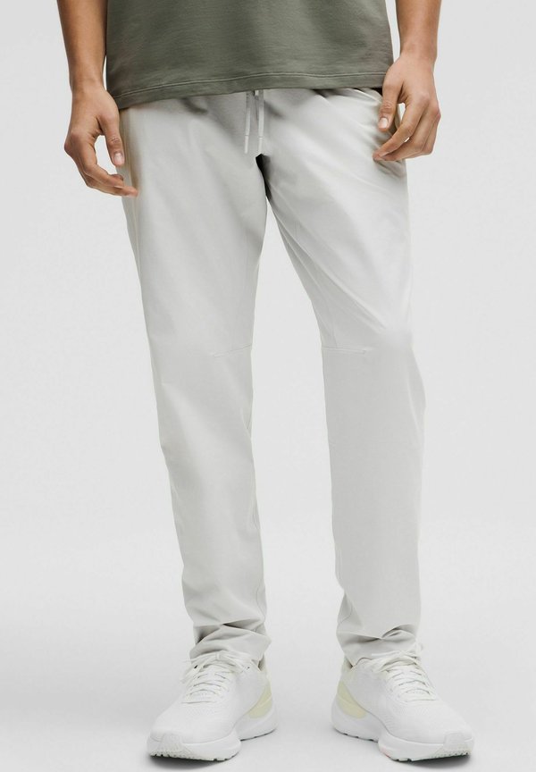 ZEROED IN SLIM-FIT REGULAR - Jogginghose - vapor