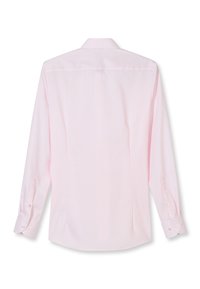 Chemise élégante rose clair à manches longues avec poignets boutonnés, vue de dos sur fond blanc uni.
