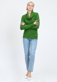 INFLUENCER COWL-NECK - Strickpullover - pistachio